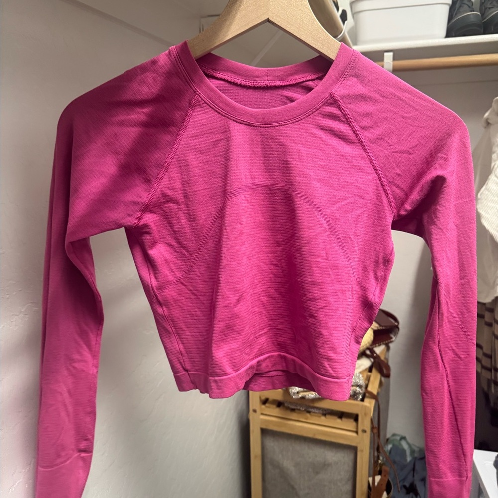 Lululemon Pink swiftly tech cropped long sleeve